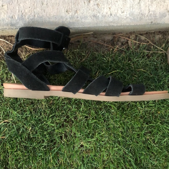 Steve Madden Delmar Gladiator Black Suede Leather Sandals! Size 7.5M - Picture 7 of 10